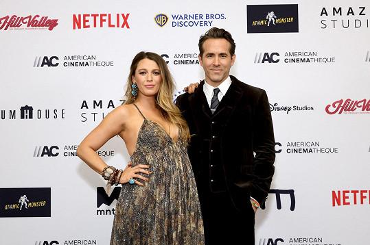 Blake Lively doprovodila manžela Ryana Reynoldse na udílení American Cinematheque Awards a vypadala skvěle. 